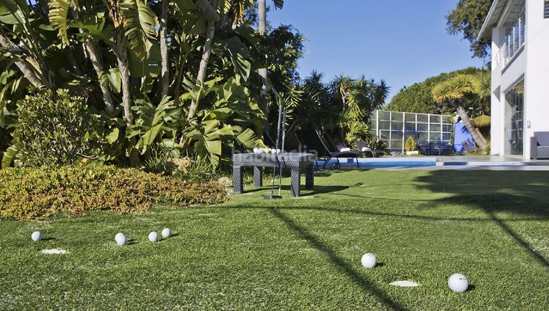 Foto 9094f79f-2963-453c-9316-312fd04d7623. Xalet amb aparcament piscina a Santa María Marbella