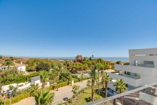 Zweistckige Wohnung en Altos de Estepona