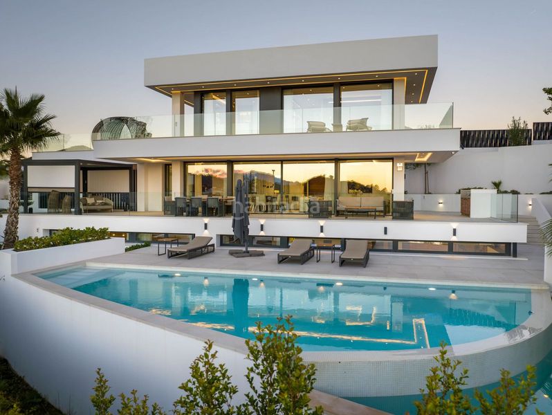 Foto a9d97fc7-b363-4176-807f-7720e120a6a4. Xalet amb aparcament piscina a Las Brisas Marbella