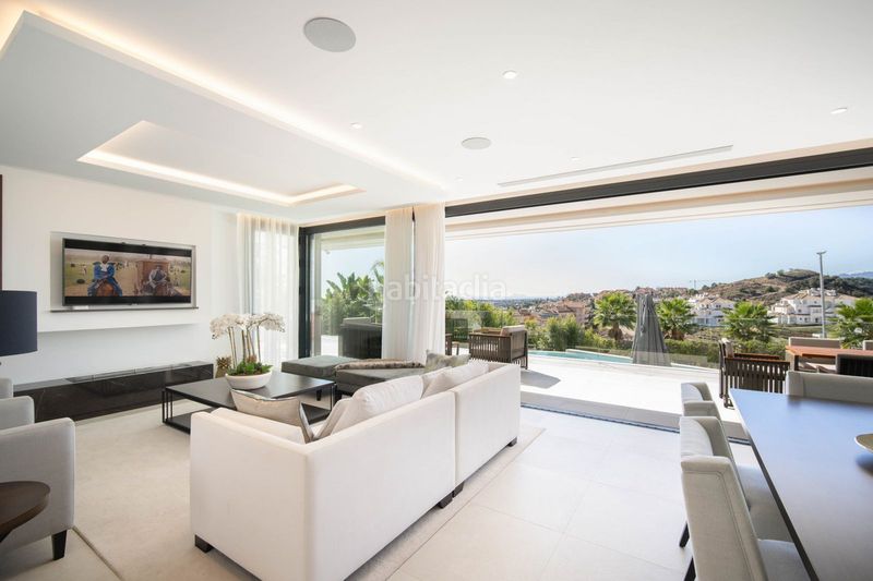 Foto ecb2be23-d1b6-460c-952e-010070c3cb1b. Xalet amb aparcament piscina a Las Brisas Marbella