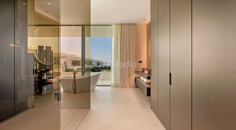 Foto 2ad4936d-29f6-4151-bb4d-18a5e07386a4. Chalet en Las Lomas de Río Verde Marbella