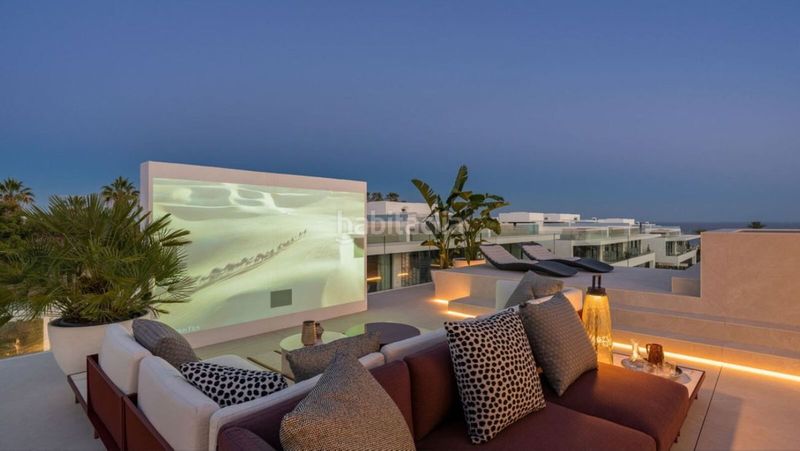 Foto d15f2eda-f614-41b5-98ac-03b491cbddce. Chalet en Las Lomas de Río Verde Marbella