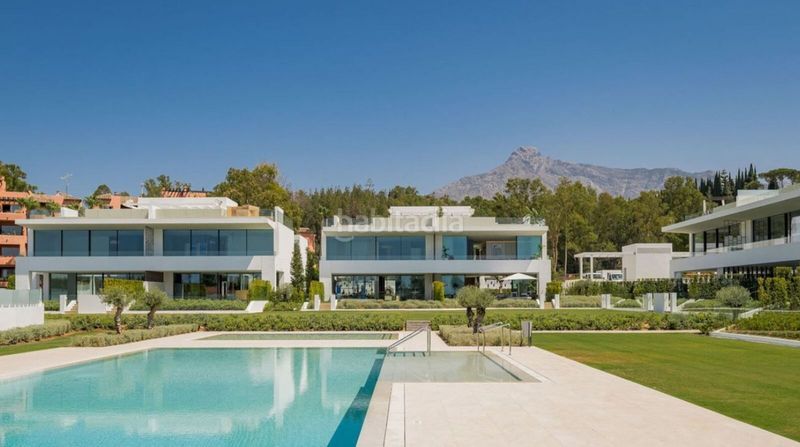 Foto 217ae312-469a-45c5-8d84-0fc79d791220. Xalet amb aparcament piscina a Las Lomas de Río Verde Marbella