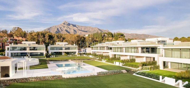 Foto 79020374-1043-4d46-9e69-e8036f78e955. Xalet amb aparcament piscina a Las Lomas de Río Verde Marbella