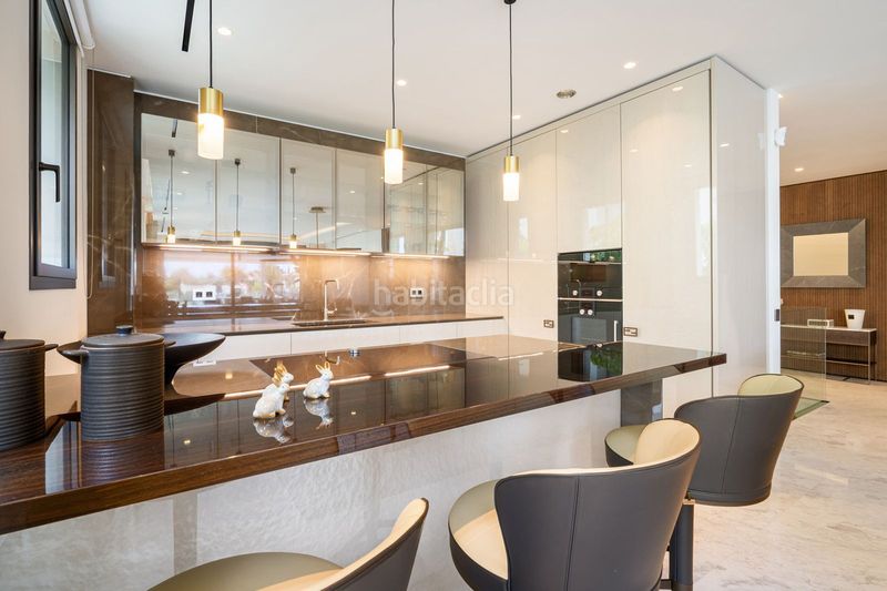 Foto 0e7d1b4a-916c-4d07-9bb0-e5517b3e3021. Dúplex amb aparcament piscina a Las Lomas de Río Verde Marbella