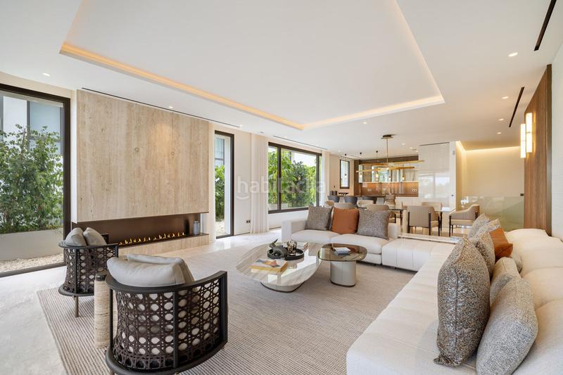 Foto 64686f93-0135-4ff3-a950-105547b00701. Duplex with parking pool in Las Lomas de Río Verde Marbella