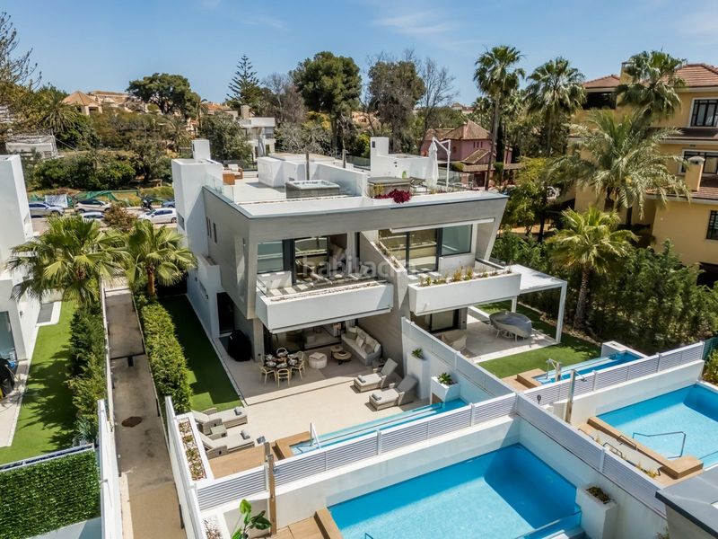 Foto 07c715cc-af11-46f7-bd6c-34230dbeb852. Casa adossada amb aparcament piscina a Puerto Banús Marbella