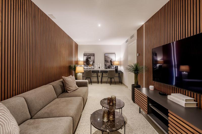 Foto 1f58c7d5-3dda-4cdb-aecc-c4356f8b2c87. Maison jumelée avec parking piscine dans Puerto Banús Marbella