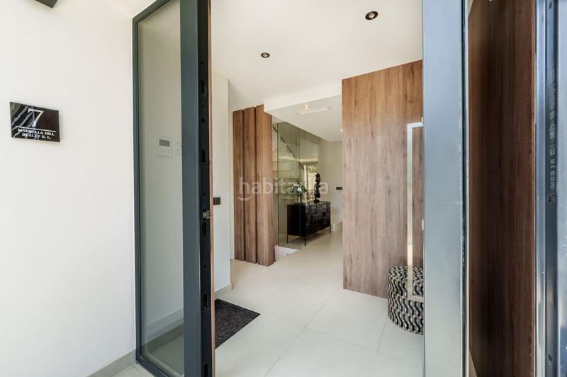 Foto 8627e6dd-2720-4d46-a4db-9b7a372b2dd8. Maison jumelée avec parking piscine dans Puerto Banús Marbella