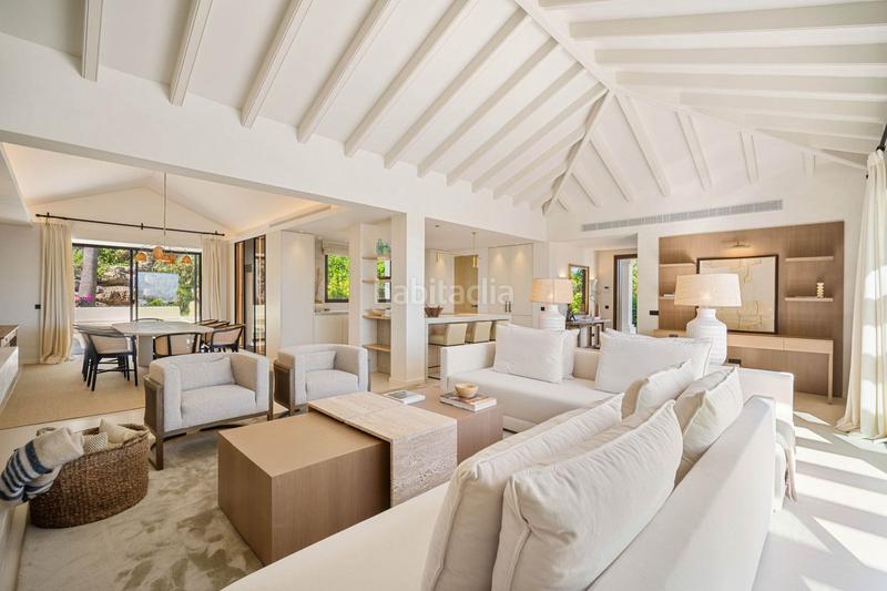 Foto f01bfcd0-b4a8-43ba-ad3a-49e5550ce7d3. Chalet en Las Brisas Marbella