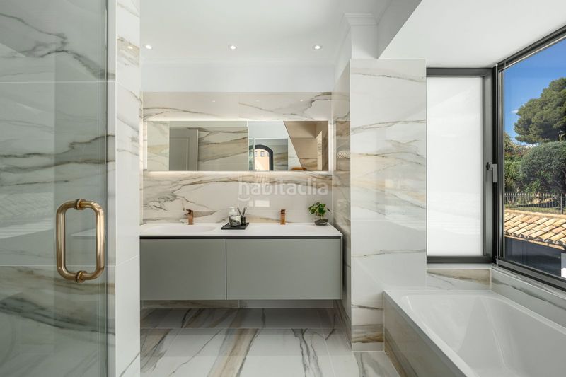 Foto 5e924c03-1697-4ec1-a9b9-379d8df12a88. Xalet amb aparcament piscina a Sierra Blanca Marbella