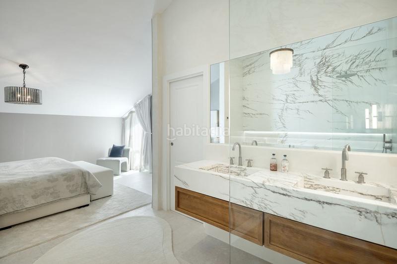 Foto ec56efab-0a9d-45b3-bc6d-b96beeeba992. Dúplex amb aparcament piscina a Sierra Blanca Marbella