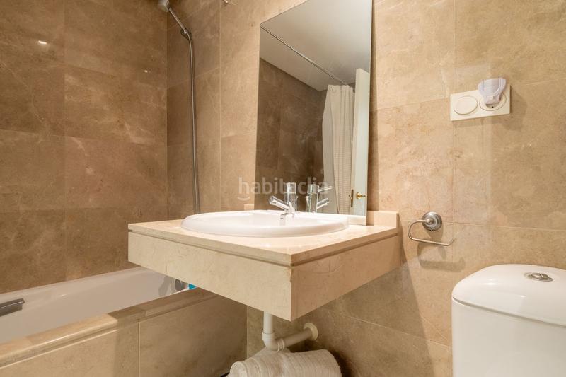 Foto 33f3f765-33b8-48b6-b50a-d47345079a94. Apartament amb aparcament piscina a La Duquesa Manilva