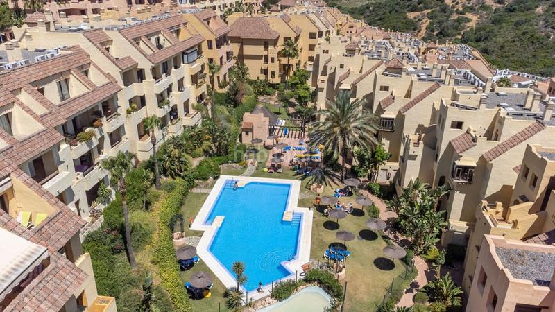 Foto c5848a5d-3a0d-4392-b50e-35222014959b. Apartament amb aparcament piscina a La Duquesa Manilva