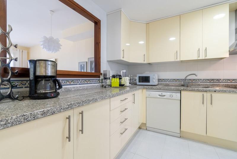 Foto f168a067-160e-45f4-89a1-8deb10985557. Apartament amb aparcament piscina a La Duquesa Manilva