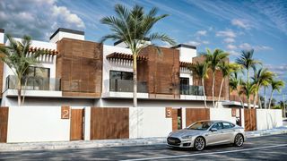 Semi detached house in Estepona Golf