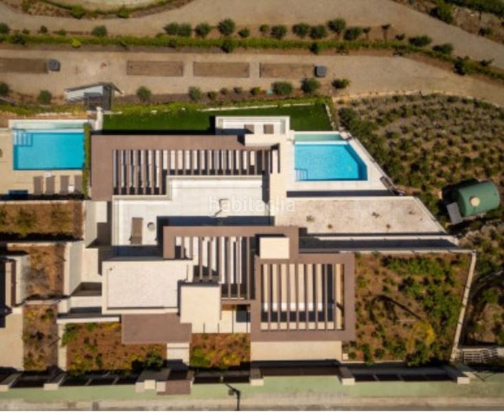 Foto 7bc7b90e-e349-44a3-8745-a494e6c3c0dc. Casa adossada amb aparcament piscina a El Paraíso Benahavís