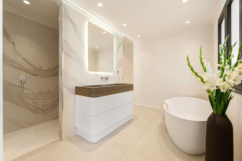 Foto 5a0b046b-0bb6-4c6a-8cef-7c5347df6440. Casa a schiera con parcheggio piscina in La Carolina - Guadalpín Marbella