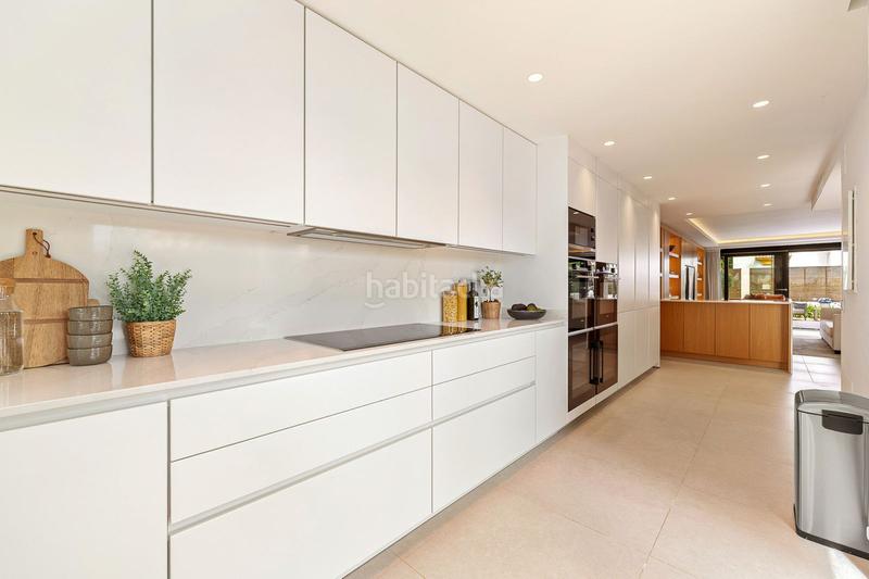 Foto 052a2b9b-a658-49e6-9646-887aeca5e382. Casa adossada amb aparcament piscina a La Carolina - Guadalpín Marbella