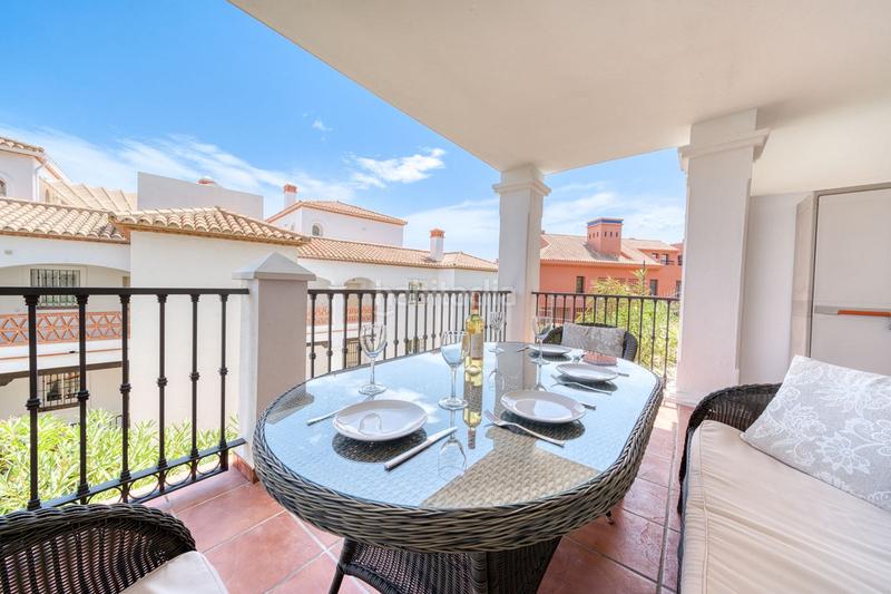 Foto 7b7a7d1b-0319-4b53-bde9-0f9350340f53. Erdgeschoss mit pool in Calahonda Mijas