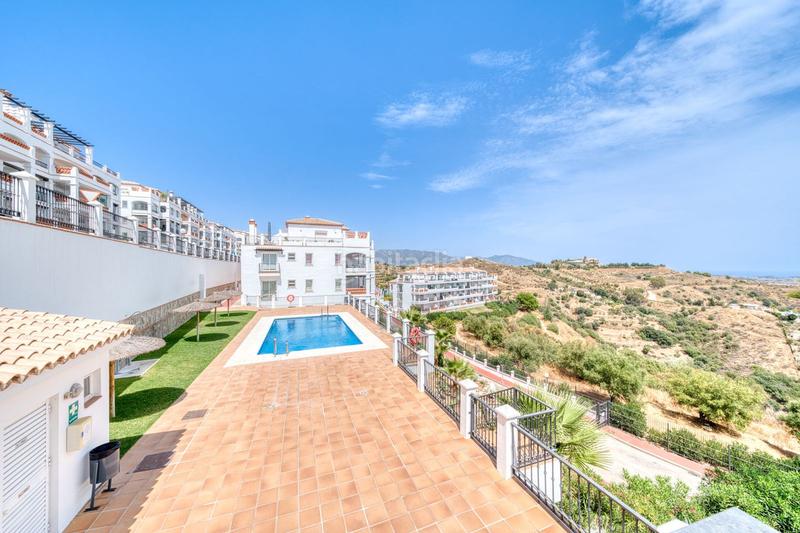 Foto 1f8936cb-7a8b-40aa-91e5-312885c2c584. Piano terra con piscina in Calahonda Mijas