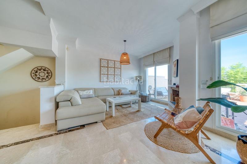 Foto 1a0d83f8-ebd5-4c78-a795-e538fa2270fd. Casa a schiera con parcheggio piscina in La Duquesa Manilva