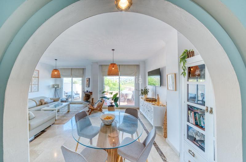 Foto 41717464-8737-4e3d-abe9-07bb6137e26e. Casa a schiera con parcheggio piscina in La Duquesa Manilva