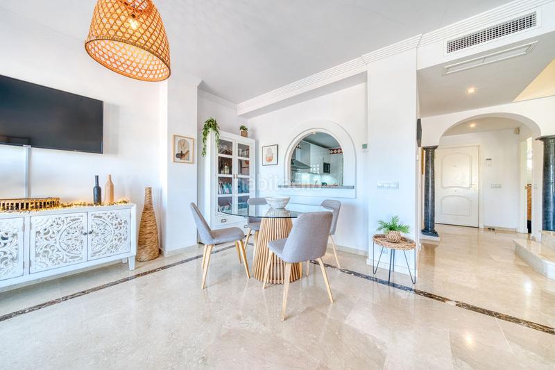 Foto d9cbf2dd-08fc-4233-8a13-8c06c370b5a6. Casa adossada amb aparcament piscina a La Duquesa Manilva