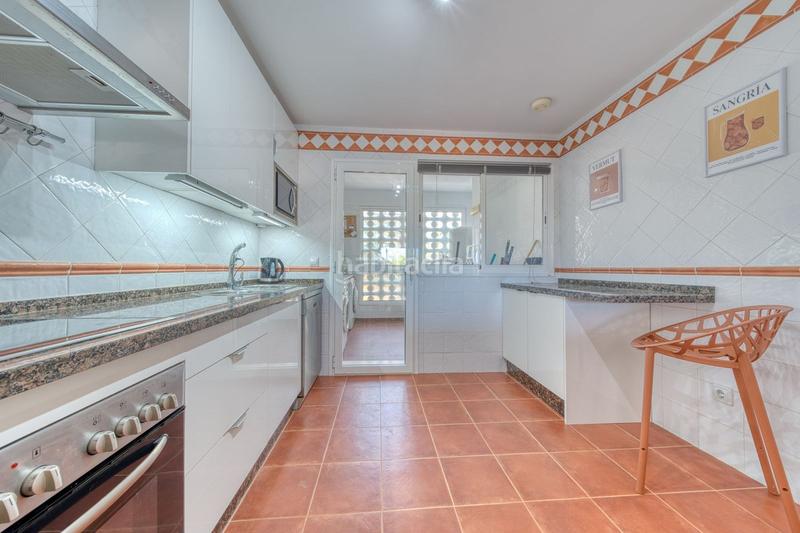 Foto ee9b395c-ec21-4aea-be93-3d8b303cd387. Casa adossada amb aparcament piscina a La Duquesa Manilva