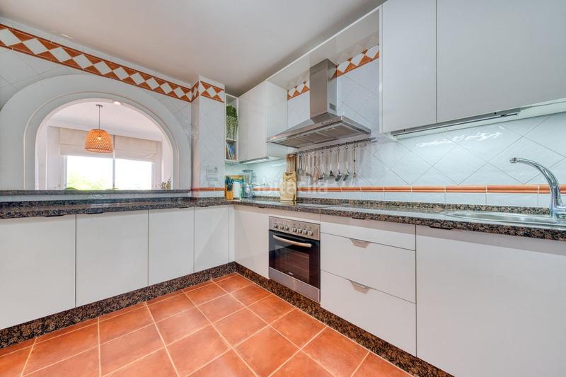 Foto f94116bc-17fa-40a3-90f3-754c6bacacf0. Casa adossada amb aparcament piscina a La Duquesa Manilva