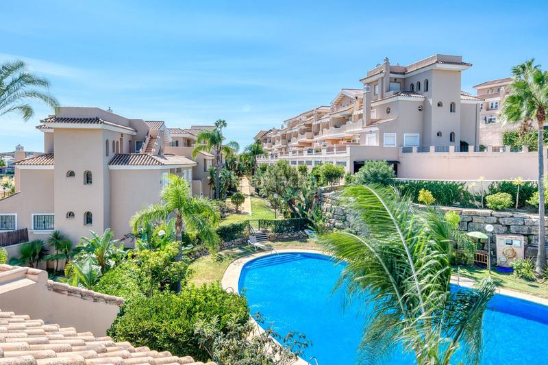 Foto f474c6e8-4e85-493b-b219-6bdc6b2bb288. Reihenhaus mit parking pool in La Duquesa Manilva
