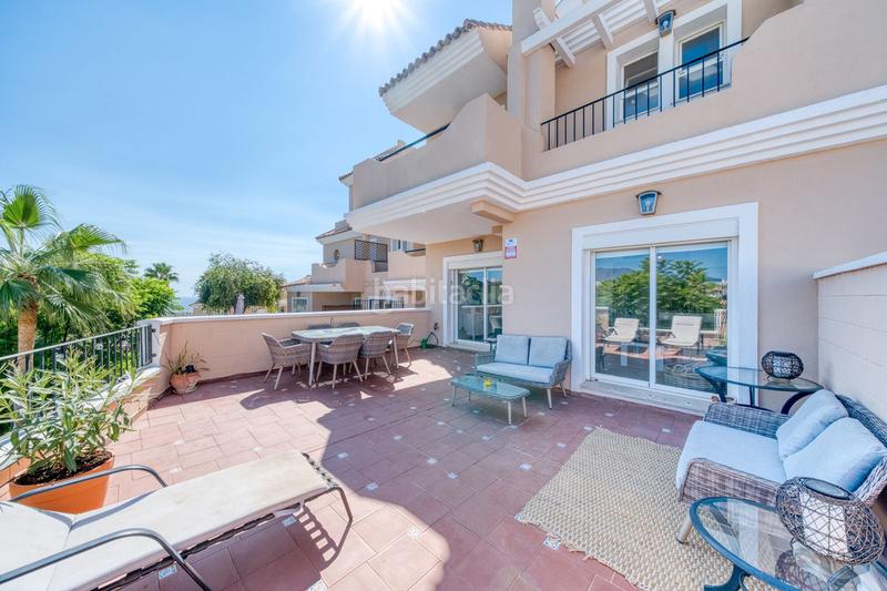 Foto 76001007-9695-4ad0-81fc-4898eca1a6a7. Semi detached house with parking pool in La Duquesa Manilva