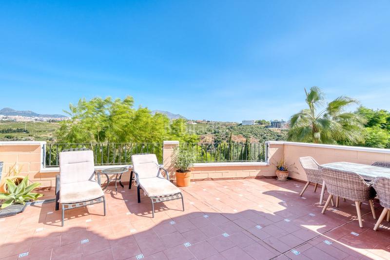 Foto 9d0a2749-004e-4c00-895f-f091b4ba91cd. Semi detached house with parking pool in La Duquesa Manilva