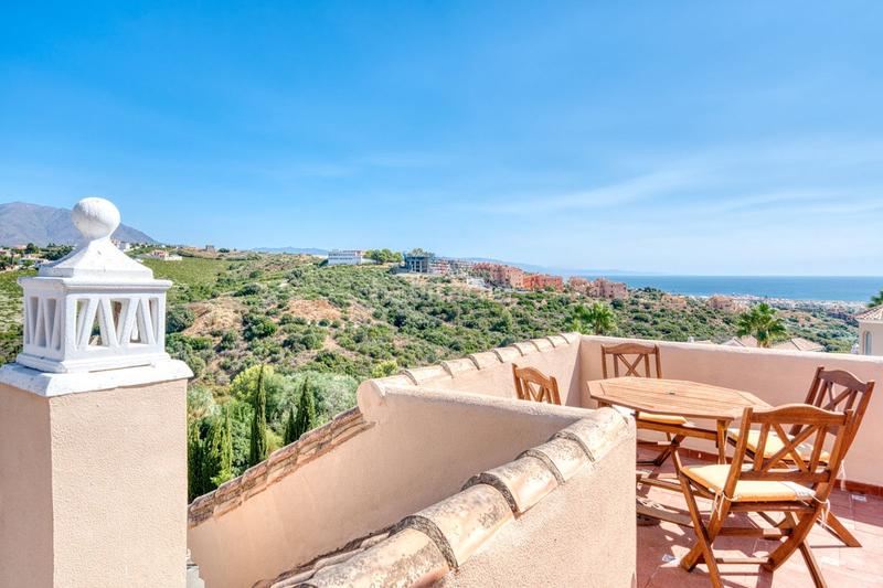 Foto b01e47d7-df2c-44a4-8884-4bb274c5f033. Semi detached house with parking pool in La Duquesa Manilva