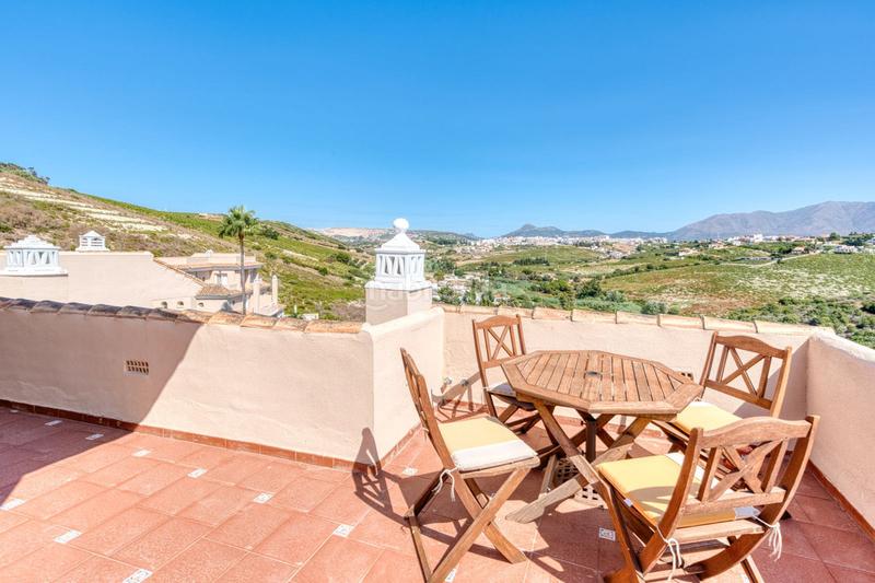 Foto b46d0291-445e-47a5-af65-0c42ec824d30. Semi detached house with parking pool in La Duquesa Manilva