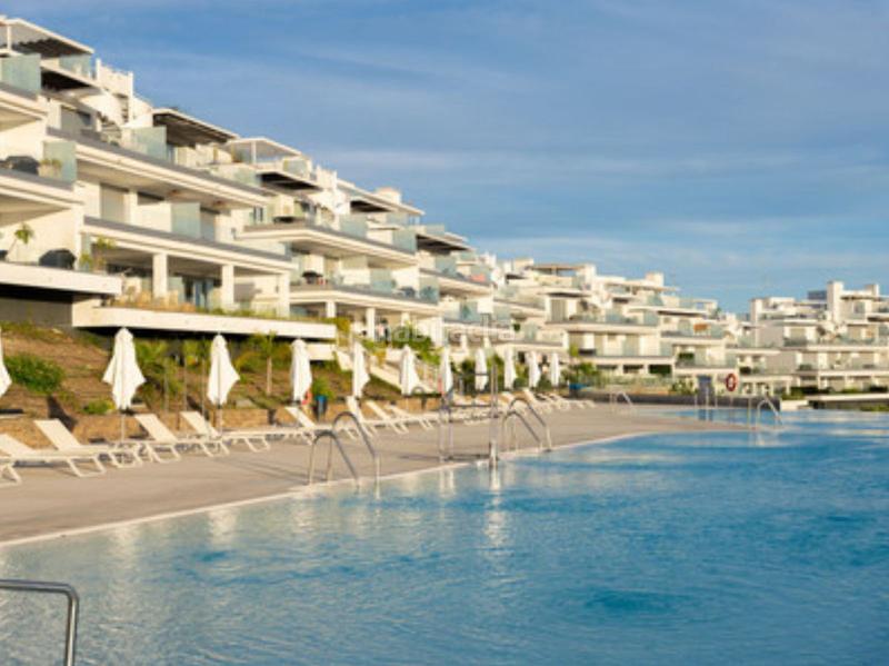 Foto d26b8fa4-f673-4388-8fb5-8096bccd5419. Casa adossada amb aparcament piscina a Cancelada Estepona