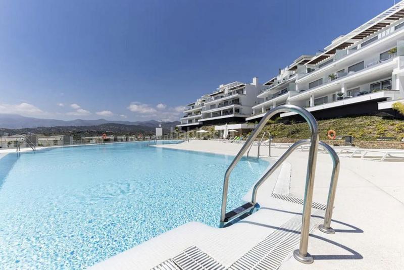 Foto f7197680-e127-4558-996a-911b1621d8f6. Reihenhaus mit parking pool in Cancelada Estepona