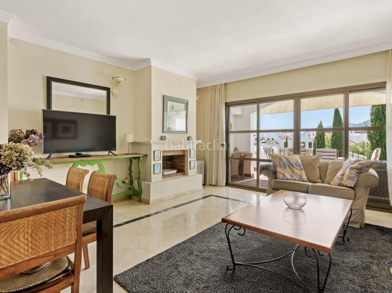 Foto 01a9c228-d6c1-43ad-bb11-c0b7a71d5a98. Reihenhaus mit parking pool in los arqueros - puerto del almendro Benahavís