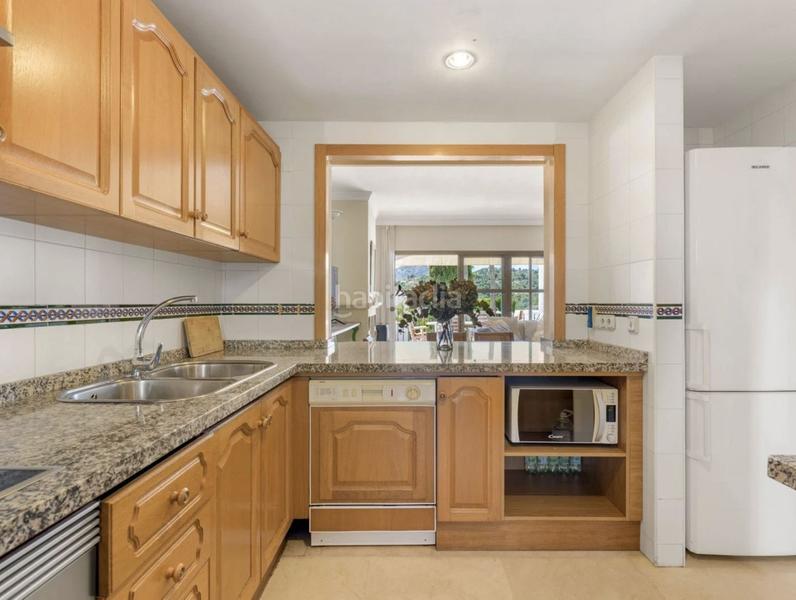 Foto 17b680d2-2116-453f-9d0b-bd454ad3f632. Reihenhaus mit parking pool in los arqueros - puerto del almendro Benahavís