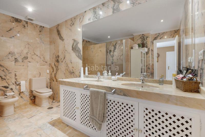 Foto bf03fb8f-f3af-405e-b73f-614fe867fcec. Rez-de-chaussée avec parking piscine dans Nueva Andalucía centro Marbella