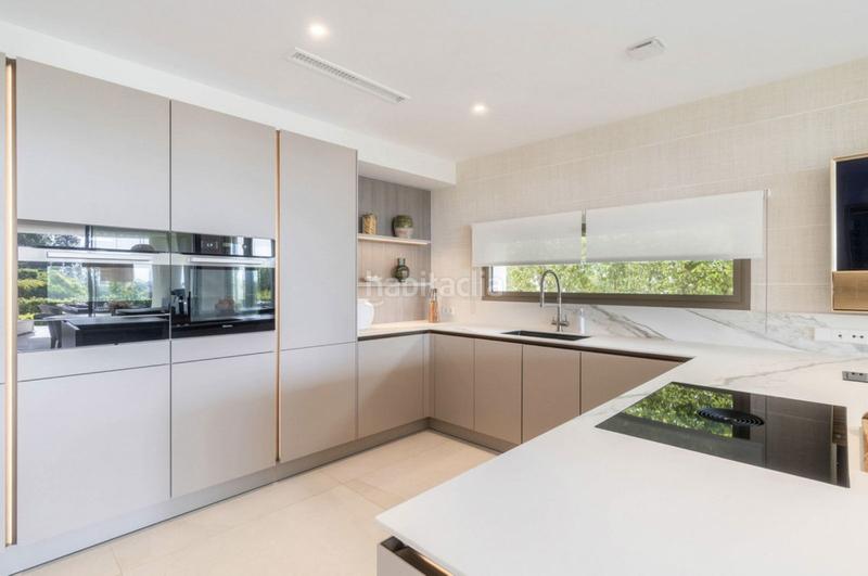 Foto ec4982ef-29ae-4aa6-a4d6-f08845dd4efc. Chalet en Nueva Andalucía centro Marbella