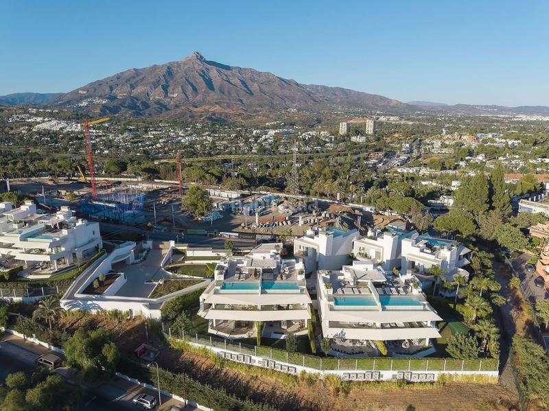 Foto 3087fc06-6df0-4022-bed0-daf12256f7cb. Chalet with parking pool in Nueva Andalucía centro Marbella