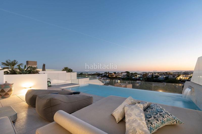 Foto c8a2f0ab-34a8-4435-ac33-2851ef3cf533. Chalet with parking pool in Nueva Andalucía centro Marbella