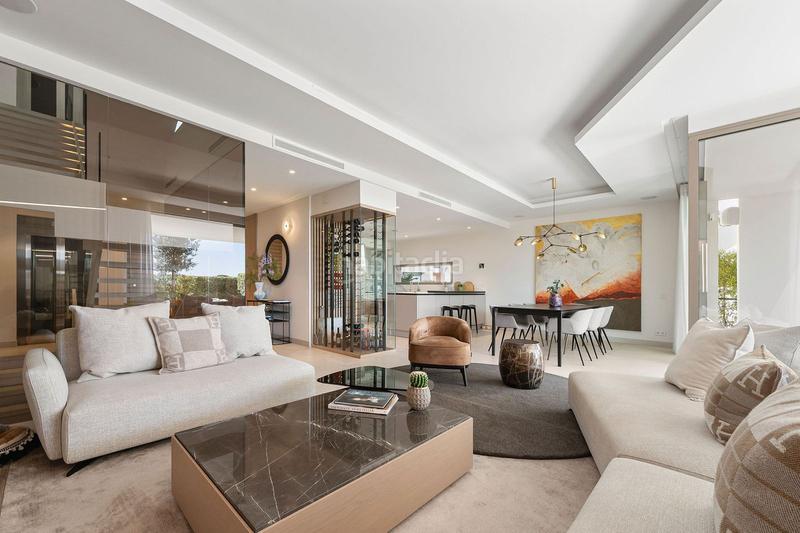 Foto 9663846b-8da8-4c98-a3a6-d0873ae2e7c8. Chalet en Nueva Andalucía centro Marbella