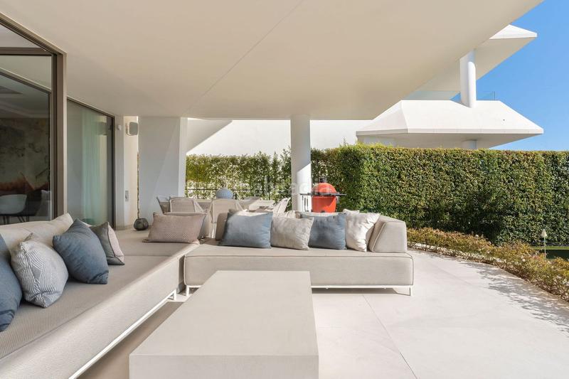 Foto c43a6f57-9ec6-4066-af19-9d26c179d651. Chalet en Nueva Andalucía centro Marbella