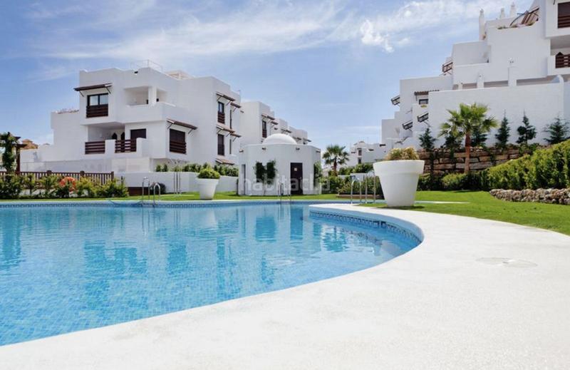 Foto 8309070f-56af-42f7-ae35-d927d351b636. Planta baixa amb aparcament piscina a La Concha - Resina Golf Estepona