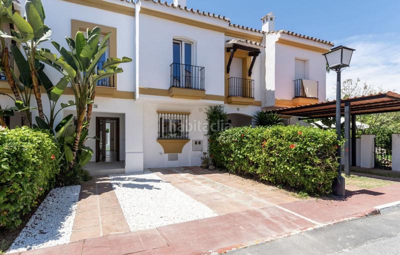 Foto 8ade1805-da75-4a26-a786-a8dfe1096502. Casa adossada amb aparcament piscina a Nueva Atalaya Estepona