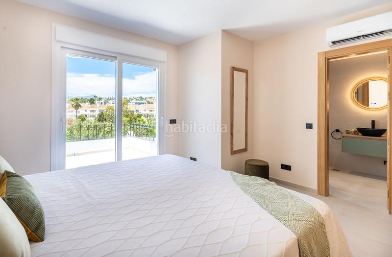 Foto 9b21d69d-e276-4071-a5ad-3e73ea1b42ce. Casa adossada amb aparcament piscina a Nueva Atalaya Estepona
