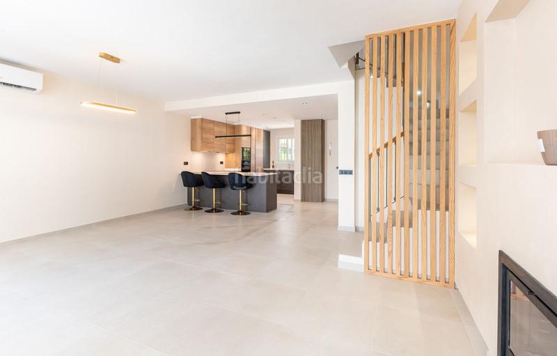 Foto cf78e9e3-b717-497e-8e36-109e0e08a736. Casa adossada amb aparcament piscina a Nueva Atalaya Estepona