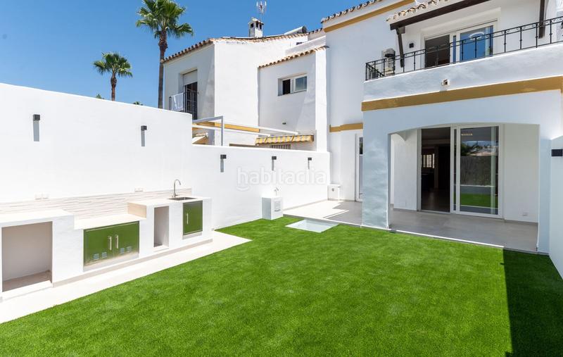 Foto f05b9dd2-27fb-4ff5-a146-c80e7170ce3a. Casa adossada amb aparcament piscina a Nueva Atalaya Estepona